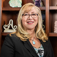 Ms Stephanie J. Squires